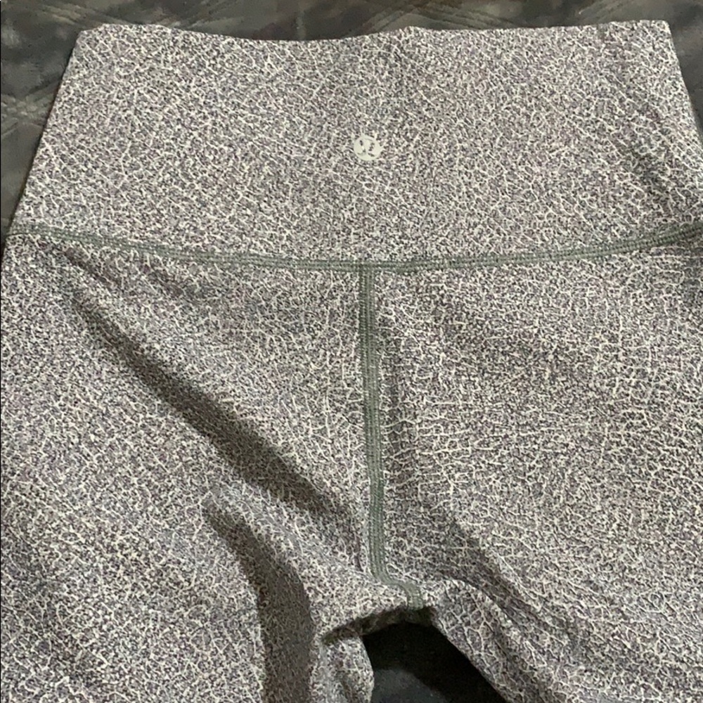 Lululemo cropped wunder under (size 6)